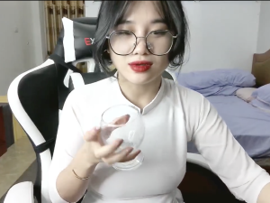 Cô nàng Anna Gấu mông mẩy rên rỉ cực hot tại stripschat